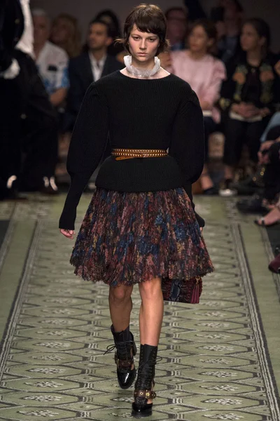 Look 4
